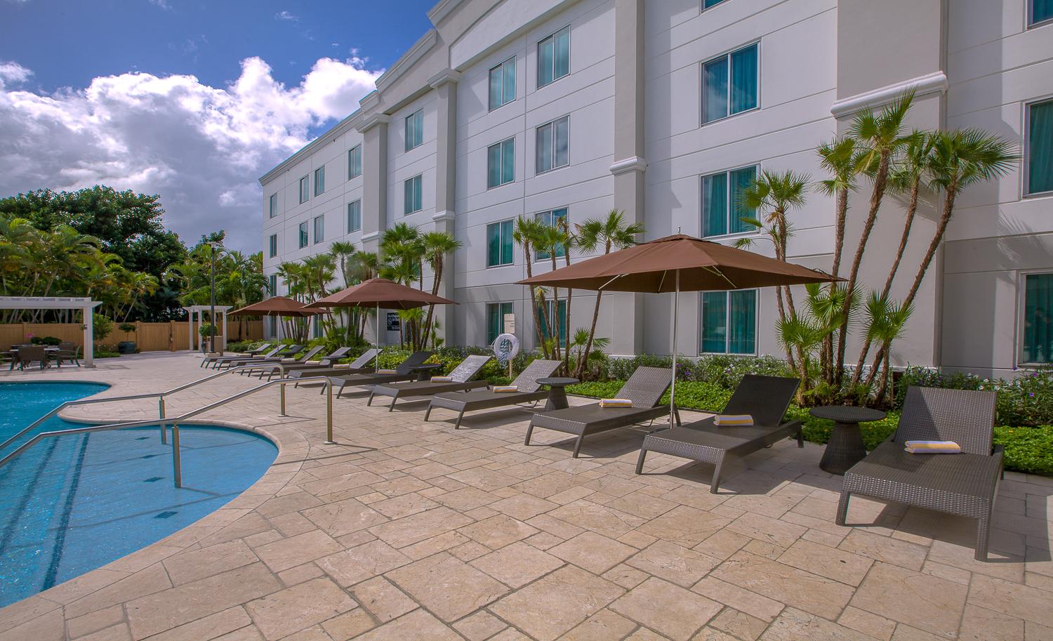 Hampton Inn & Suites San Juan Carolina Exterior foto